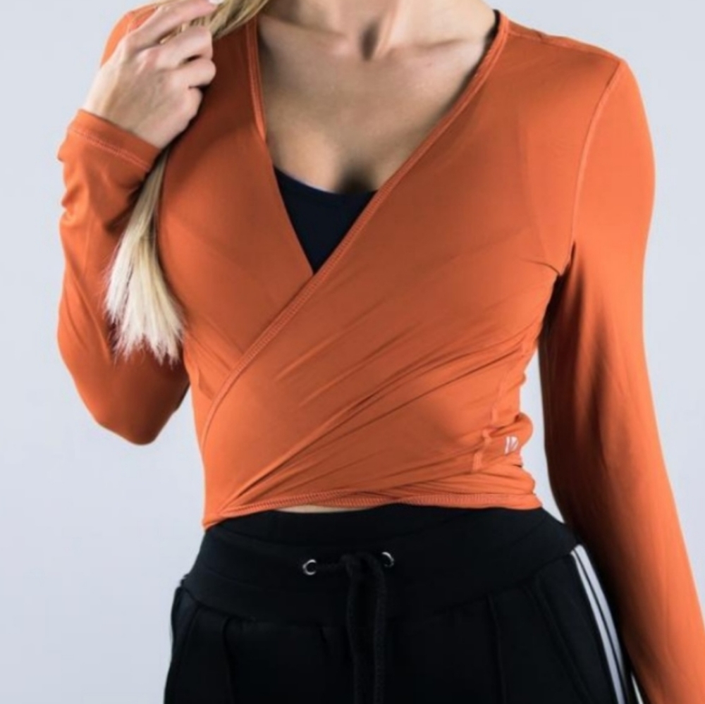 NWT Buffbunny Clay wrap around crop top